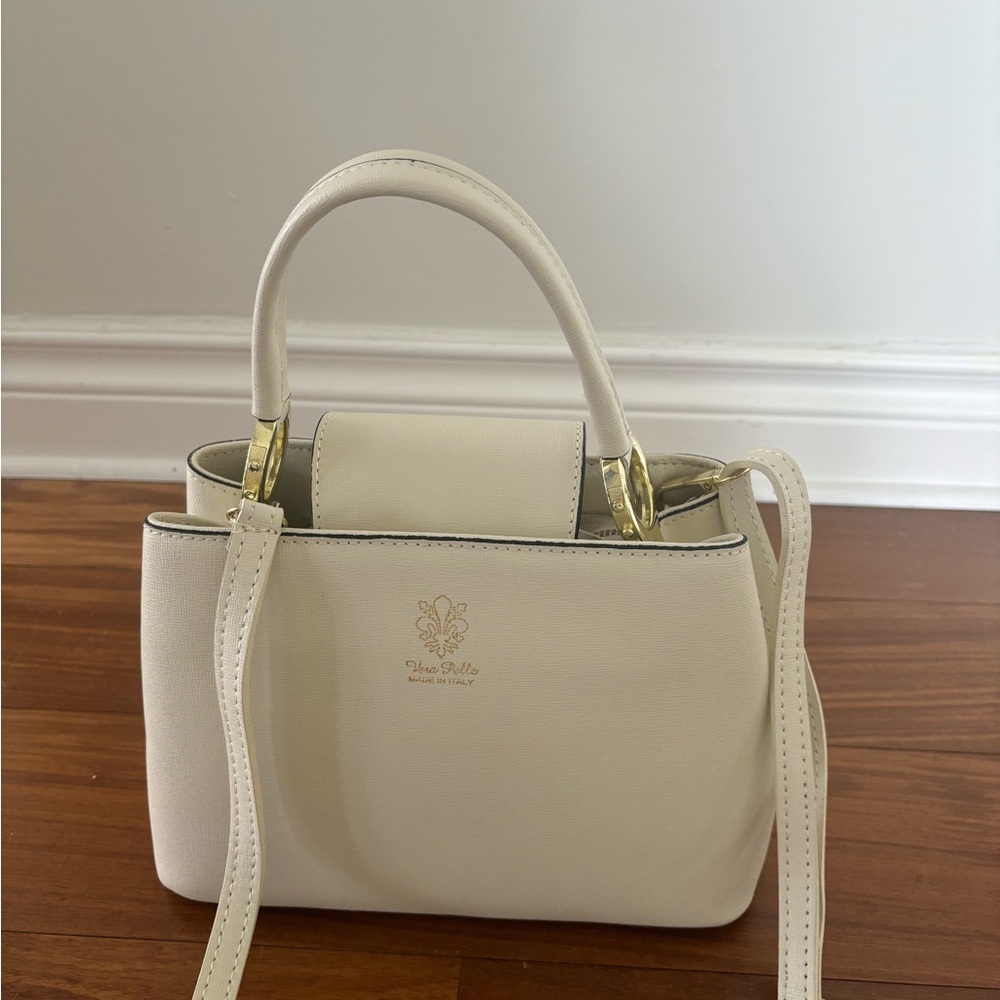 VERA PELLE Like New Chic White Handbag